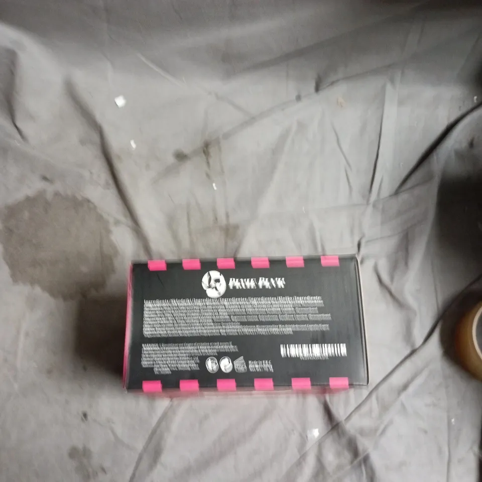 MAKEUP PALETTE GIFT BOX – PINK & BLACK STRIPES, 72-COLOUR EYESHADOWS