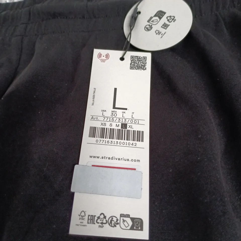 STRADIVARIUS CASUAL SPORT SHORTS, BLACK – UK L