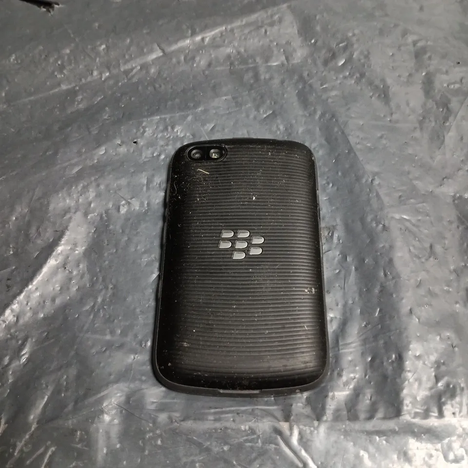 BLACKBERRY SMARTPHONE WITH QWERTY KEYBOARD – BLACK