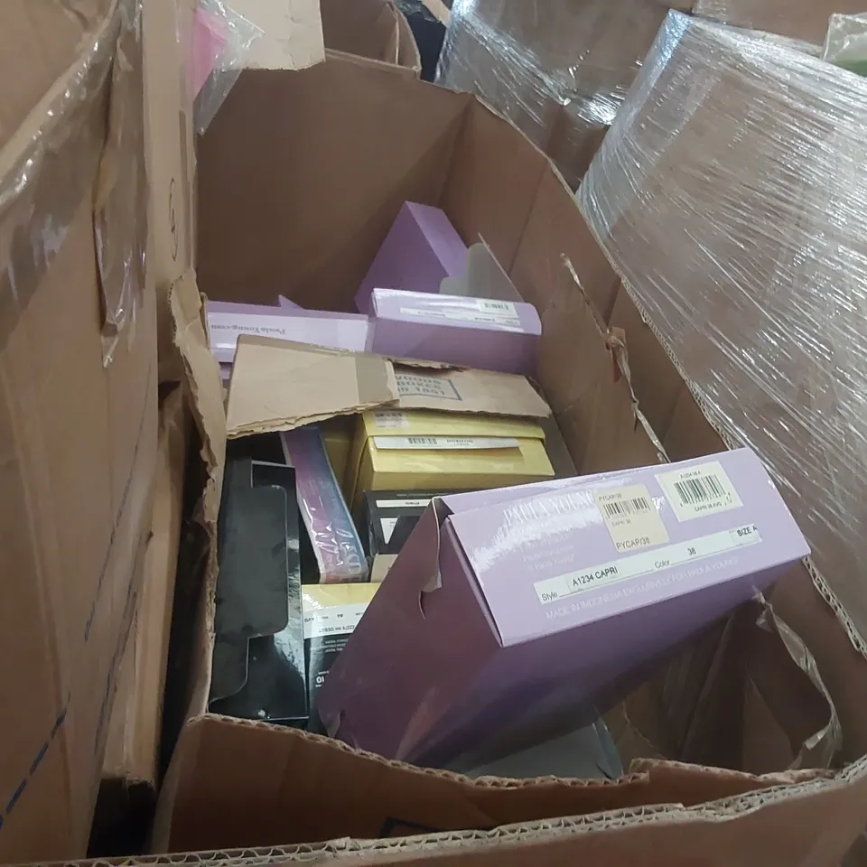 PALLET CONTAINING A VERY LARGE QUANTITY OF WIGS AND RELATED ACCESSORIES ECT