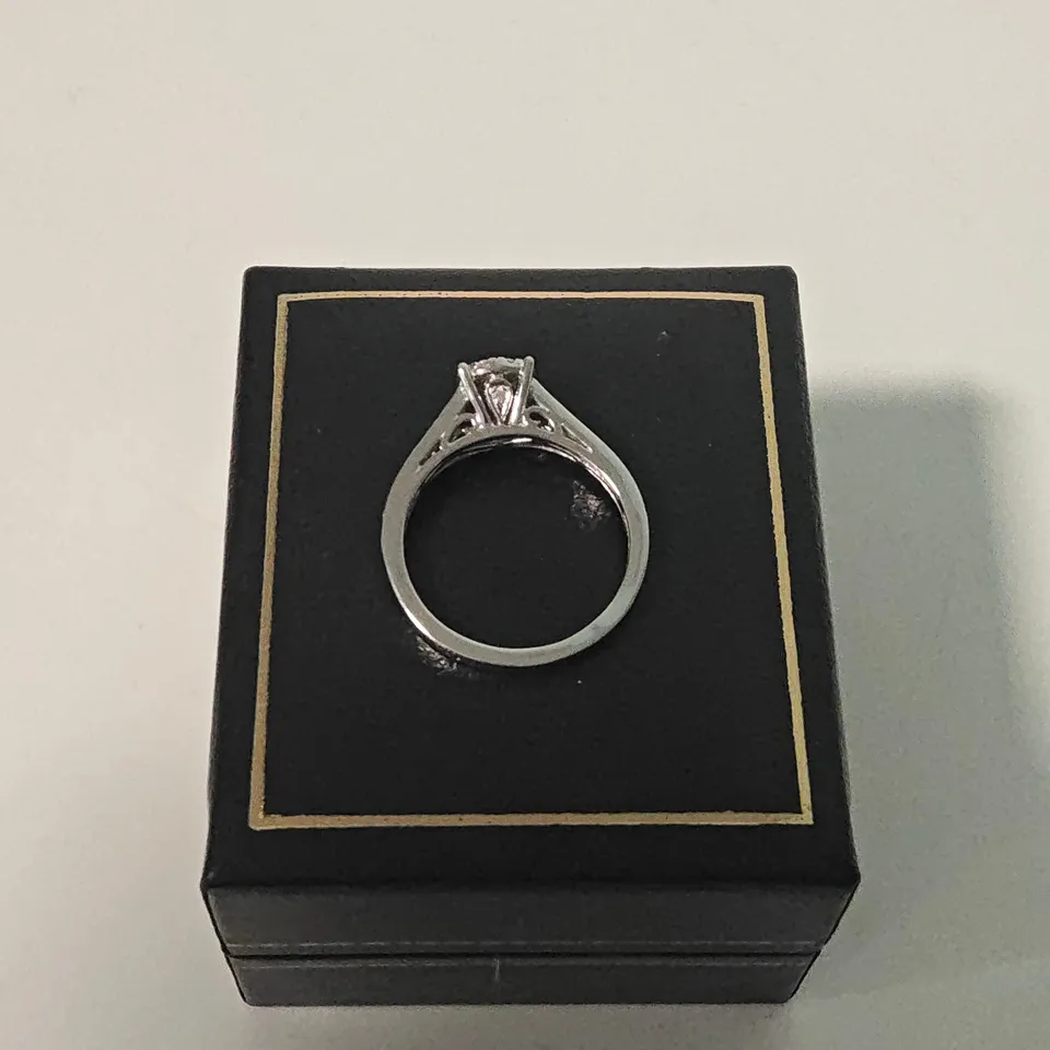 18CT WHITE GOLD RING SET WITH A NATURAL DIAMONDS AND WITH NATURAL DIAMOND SHOULDERS