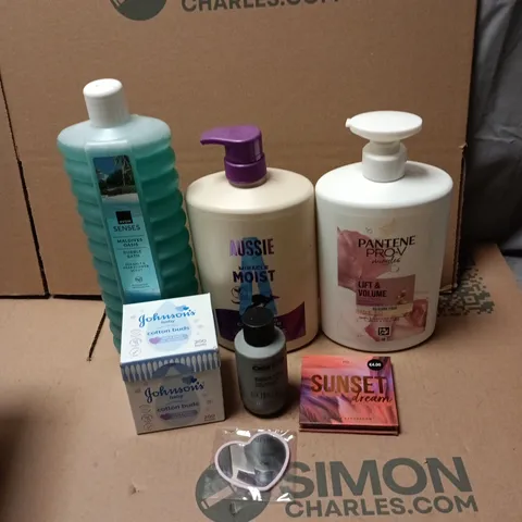 APPROXIMATEY 20 ASSORTED HEALTH AND BEAUTY PRODUCTS TO INCLUDE - JOHNSON'S COTTON BUDS- AVON SENSES BUBBLE BATH AND SUNSET DREAMS EYESHADOW PALETTE