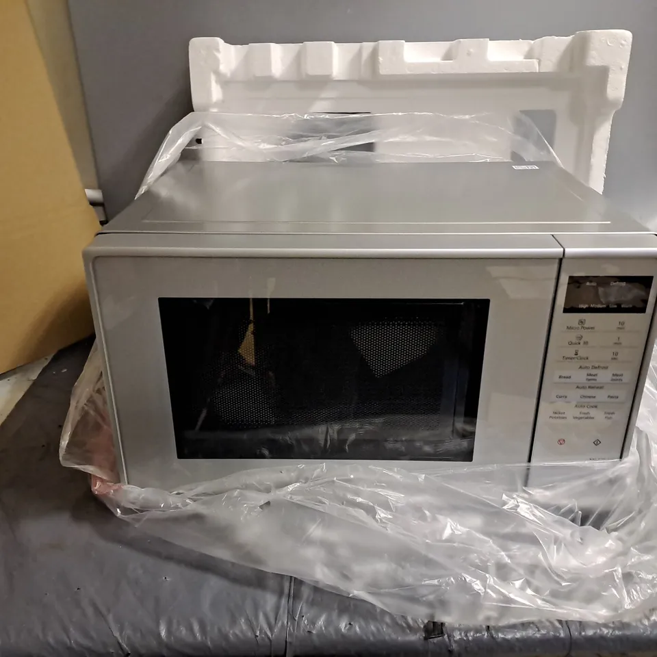 BOXED PANASONIC NN-E28JMM MICROWAVE OVEN - SILVER