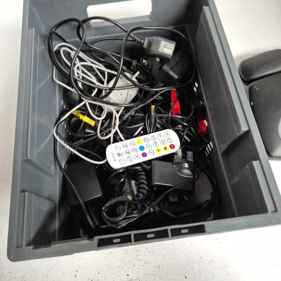 TOTE OF APPROXIMATELY 8 ASSORTED ITEMS TO INCLUDE: LANDLINE PHONE