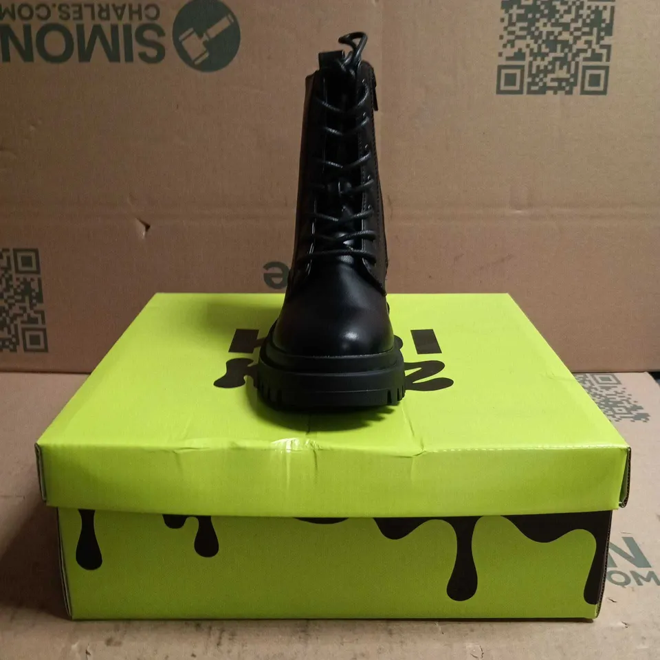 KOI KIDZ MAGIC DREAMERS LACE UP BOOTS BLACK SIZE 12