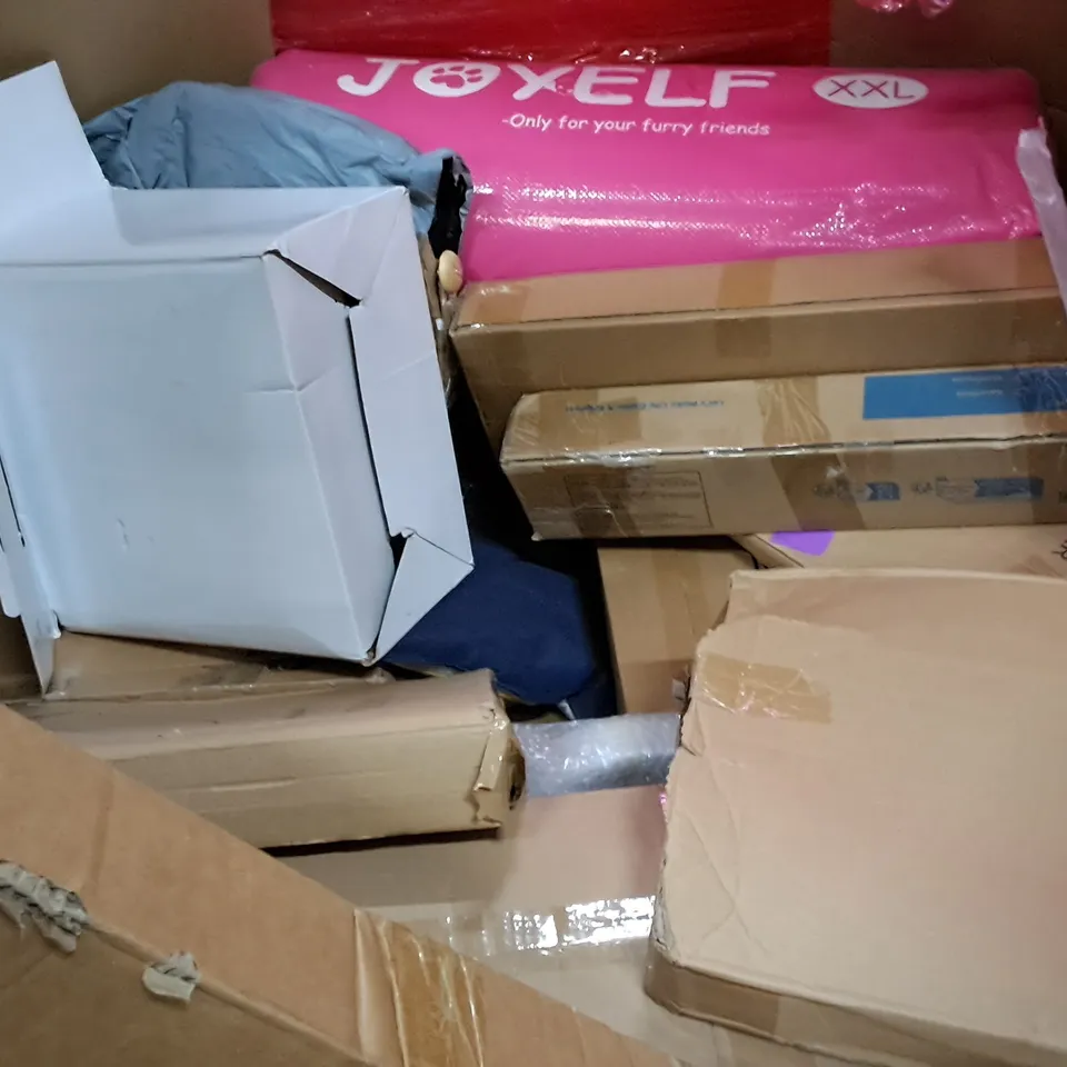 PALLET OF ASSORTED HOUSEHOLD ITEMS TO INCLUDE CONVECTOR HEATER, WEIGHTED BLANKET AND TOILET SEATS