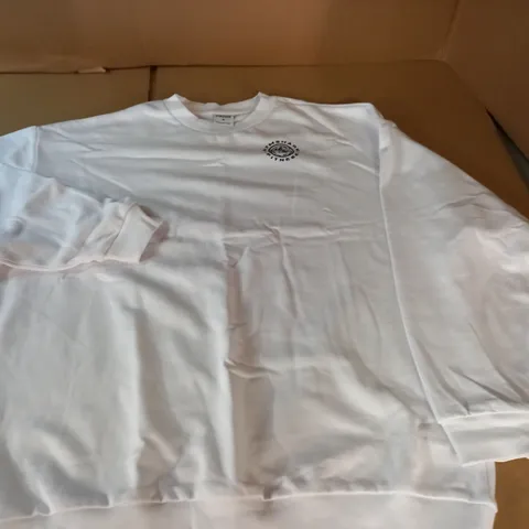 GYMSHARK WHITE CREW JUMPER - M