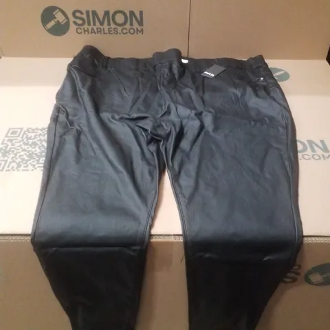 BOX CONTAINING APPROXIMATELY 5 SIMPLY BE SKINNY LEGGINGS IN BLACK - SIZE 32L