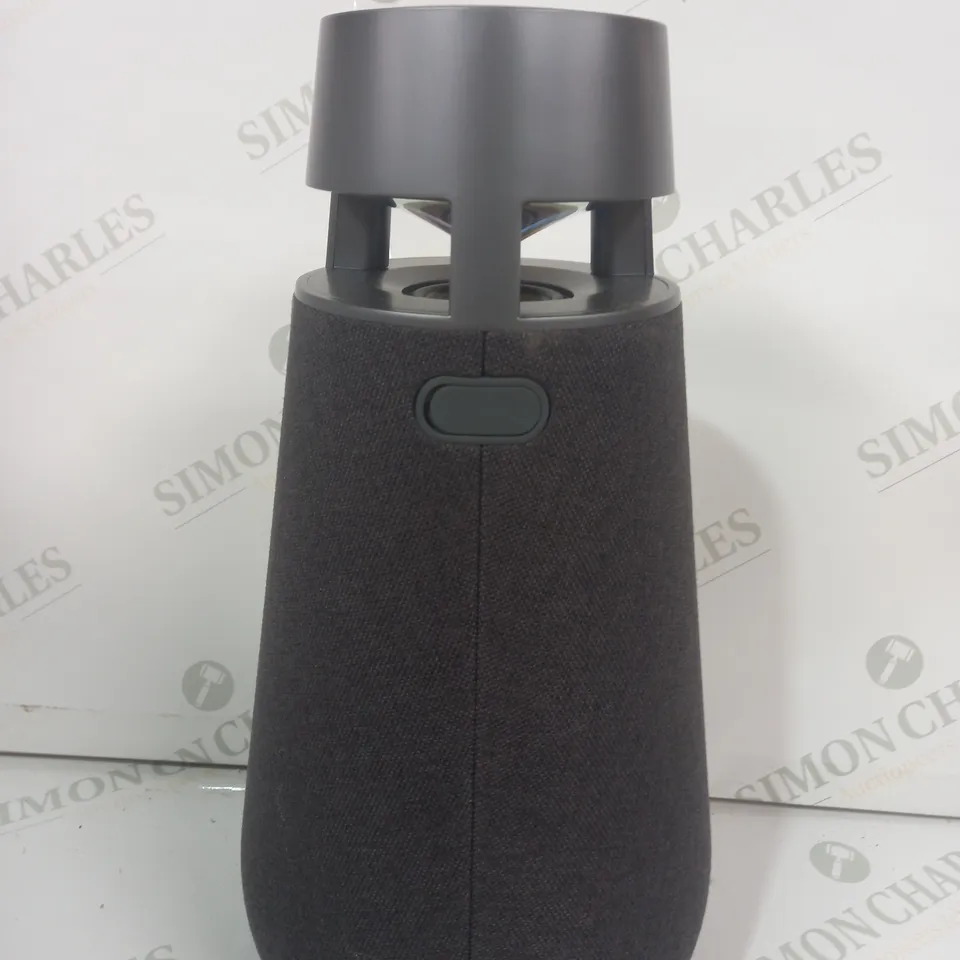 LG XBOOM XO3 PORTABLE BLUETOOTH SPEAKER WITH 360 SOUND & MOOD LIGHTING