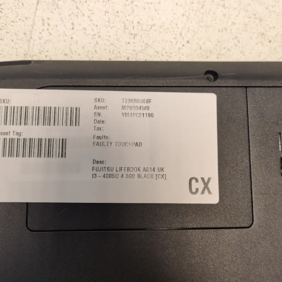 FUJITSU LIFEBOOK A514 LAPTOP - BLACK, UK KEYBOARD, WINDOWS 8 (FAULTY TOUCHPAD)