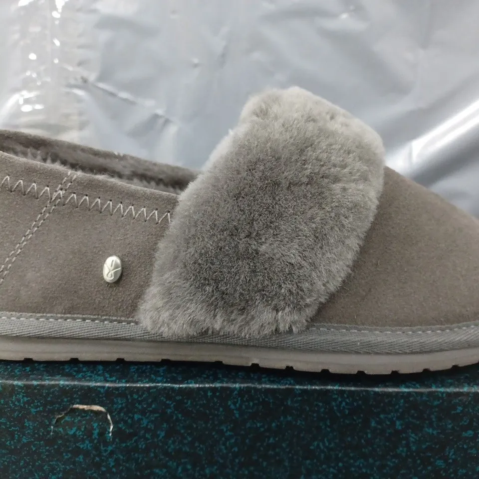 BOXED EMU AUSTRALIA DAYDREAM SLIPPERS IN CHARCOAL - W7/M6
