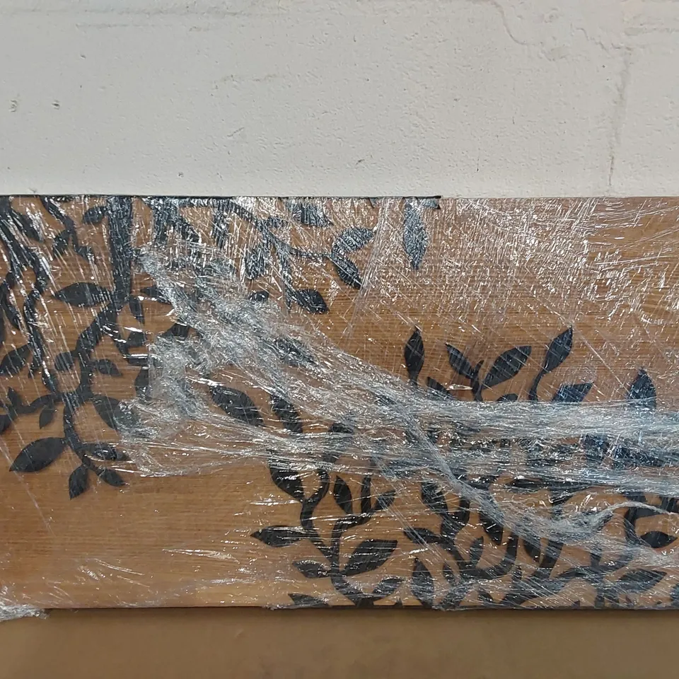 BOXED WOODEN WALL ART (1 BOX)