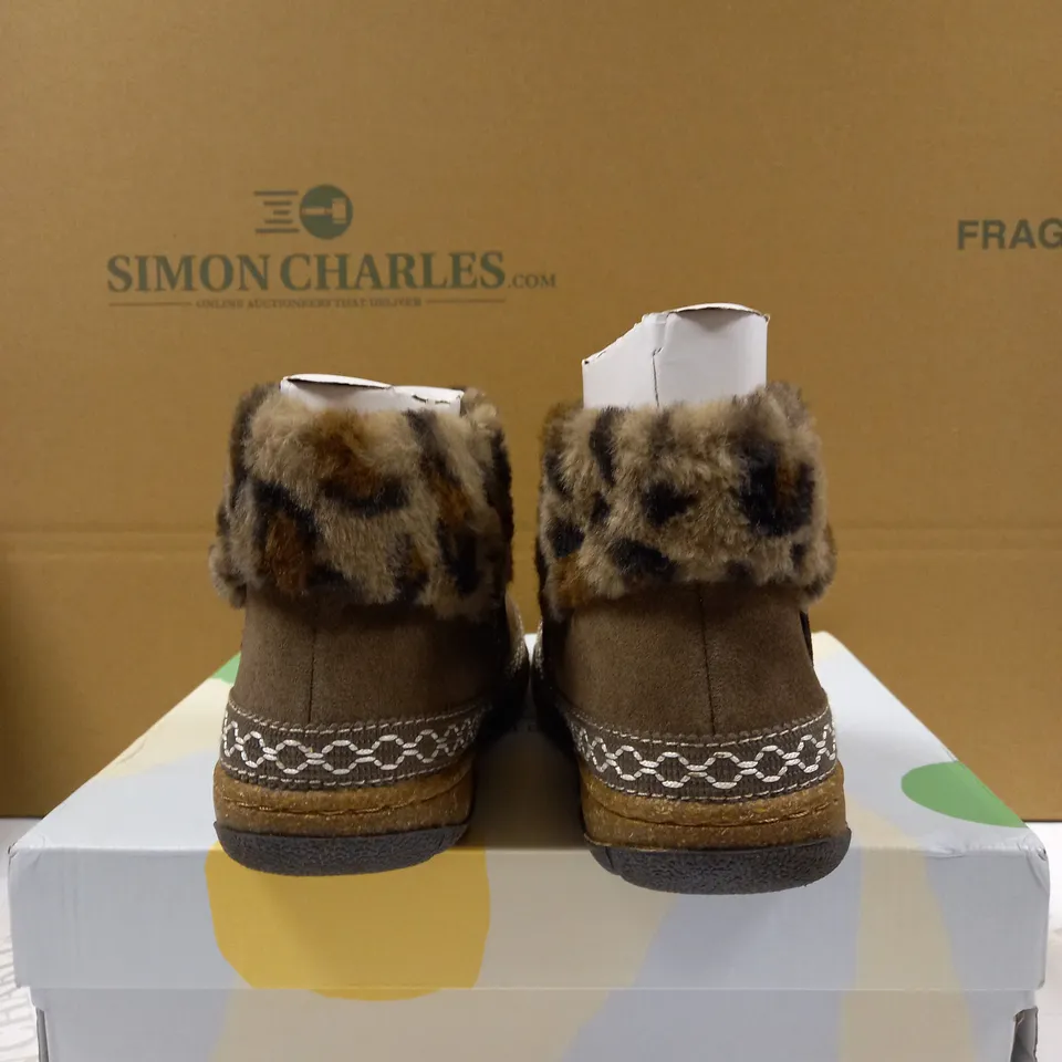 EARTH ORIGINS EMMALYN SUEDE HOUSE BOOTIE SLIPPER SIZE 6
