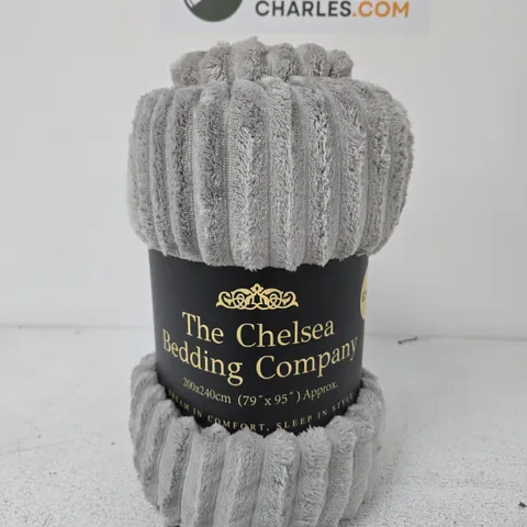 THE CHELSEA BEDDING COMPANY GREY PLUSH THROW – 200X240 CM