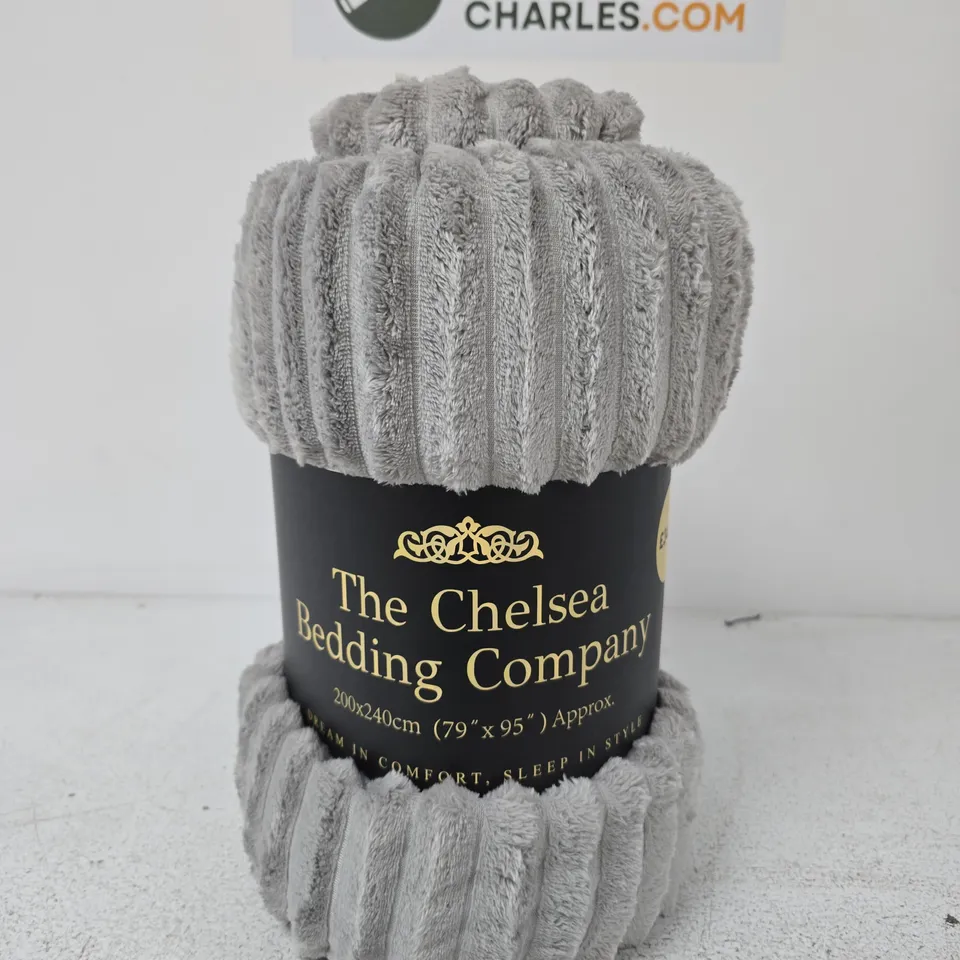 THE CHELSEA BEDDING COMPANY GREY PLUSH THROW – 200X240 CM