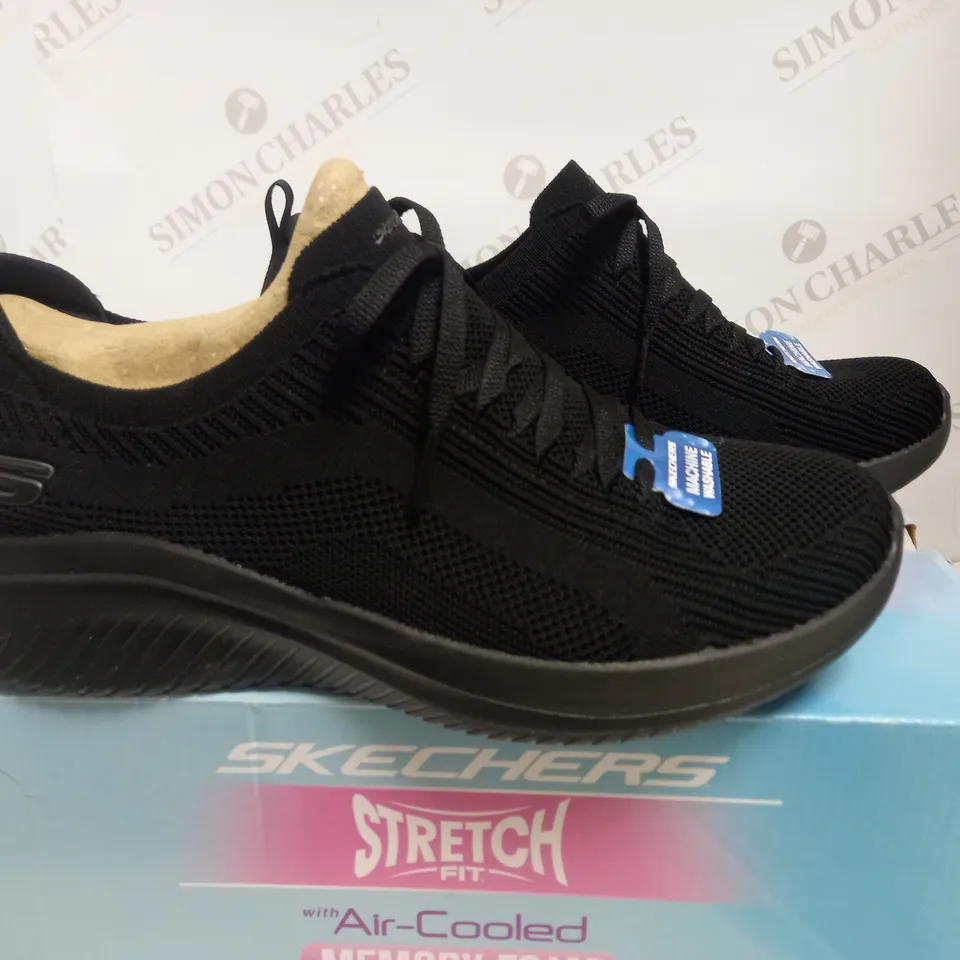 UK10 SKECHERS AIR COOLED MEMORY FOAM TRAINERS BLACK