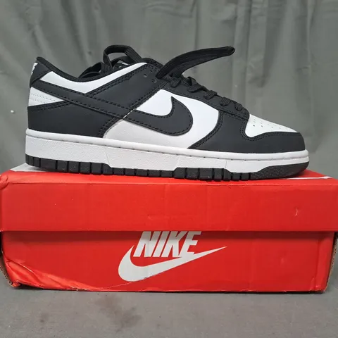 BOXED PAIR OF NIKE DUNK LOW SHOES IN BLACK/WHITE UK SIZE 4.5