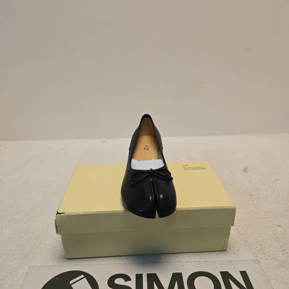 WOODCHUCKSATO LEATHER BALLET PUMP WITH BOW – EU 40 