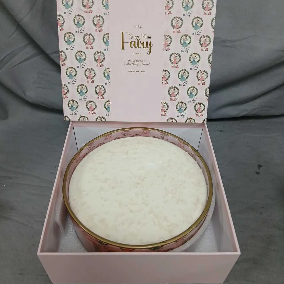 KIMBIE HOME SUGAR PLUM FAIRY CANDLE – 1.1KG SOY WAX, FROSTED BERRIES, COTTON CANDY & ALMOND