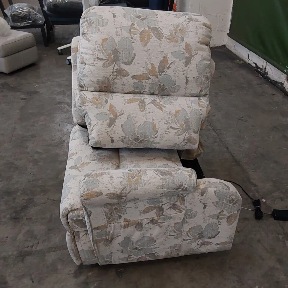 QUALITY G PLAN DESIGNER NEWMARKET LARGE DUAL ELEVATE CHAIR IN MEADOW BLUSH FABRIC