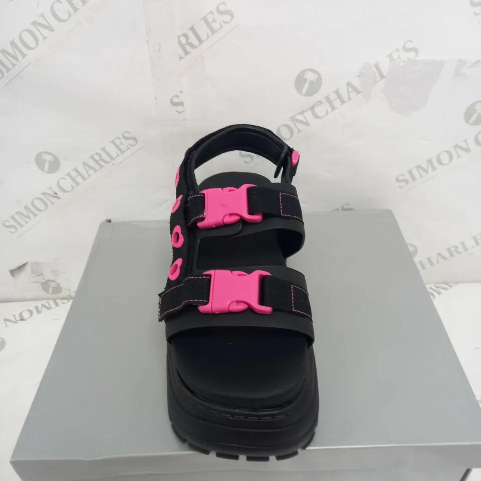 BOXED PAIR OF KOI FOOTWEAR FAKE FEELINGS CHUNKY SANDALS IN BLACK/PINK- SIZE 3