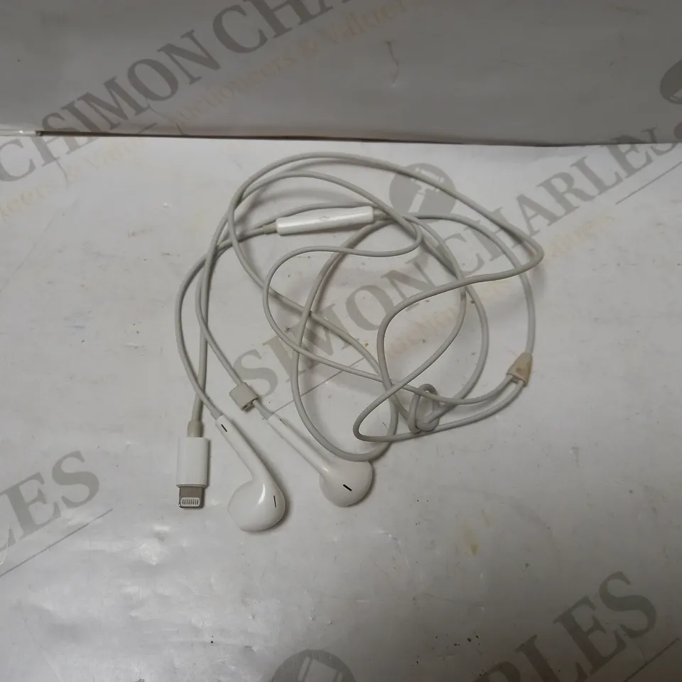 APPLE EAR PHONES