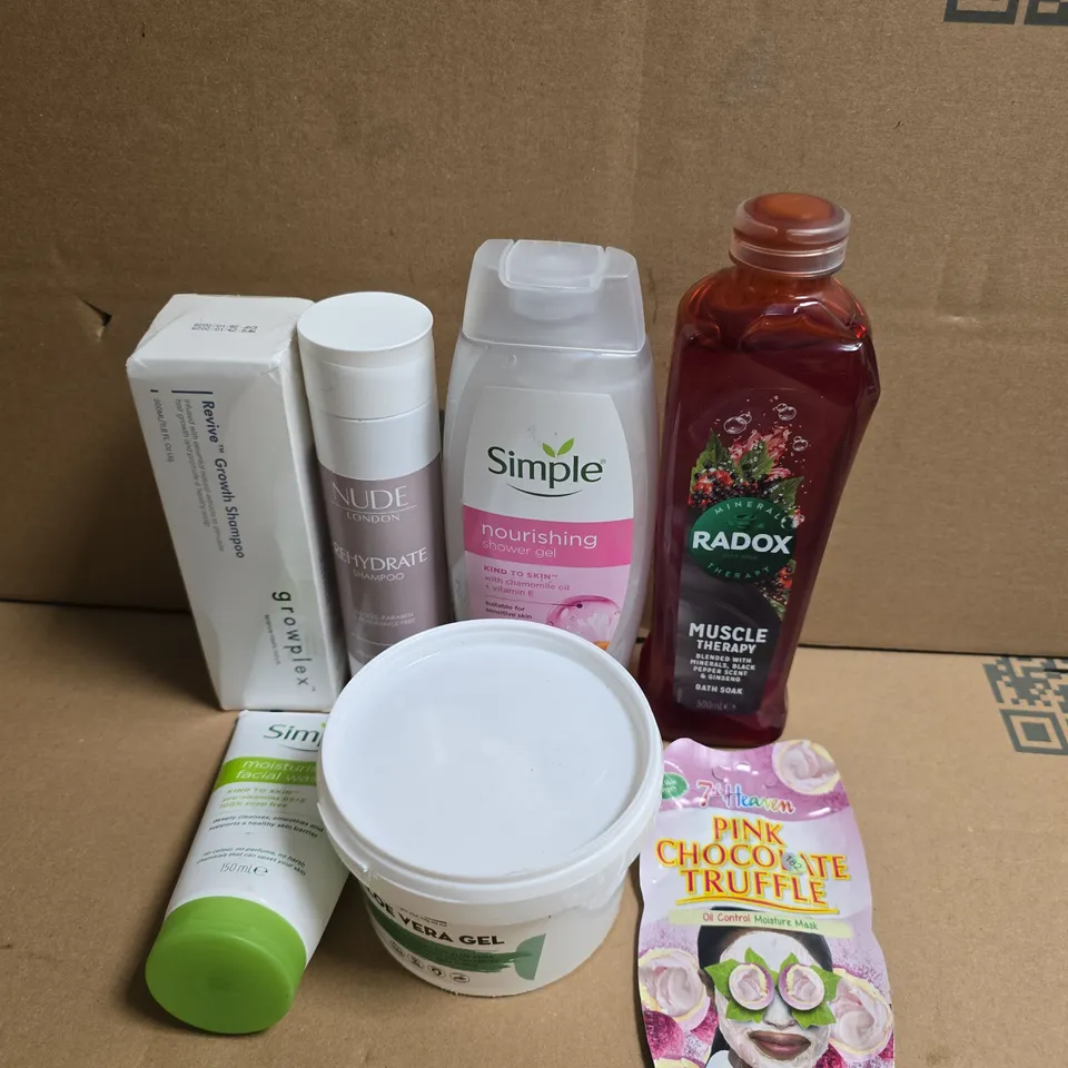 APPROXIMATELY 15 ASSORTED HEALTH & BEAUTY PRODUCTS TO INCLUDE RADOX, FACE MASK AND NUDE 