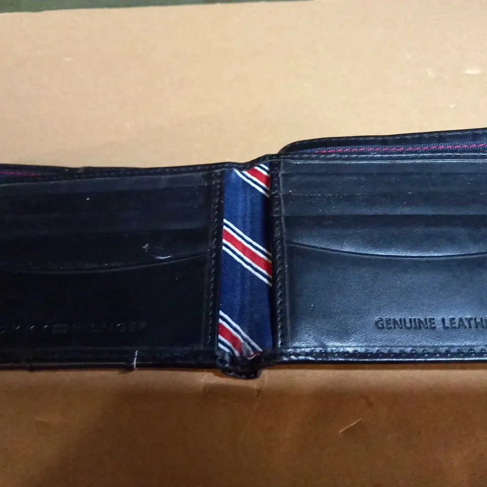 TOMMY HILFIGER LEATHER WALLET