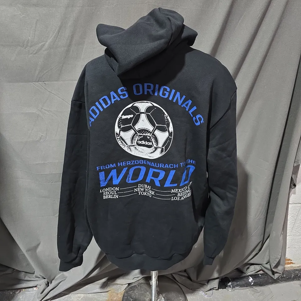 ADIDAS ORIGINALS SPORTS CLUB GRAPHIC HOODIE IN BLACK - UK MEDIUM