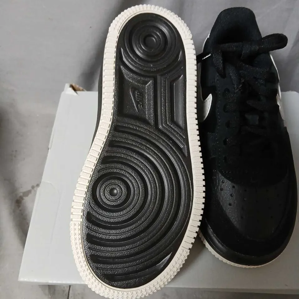 NIKE FORCE 1 LOW LV8 2 LACE SNEAKERS – UK KIDS 11, BLACK/WHITE