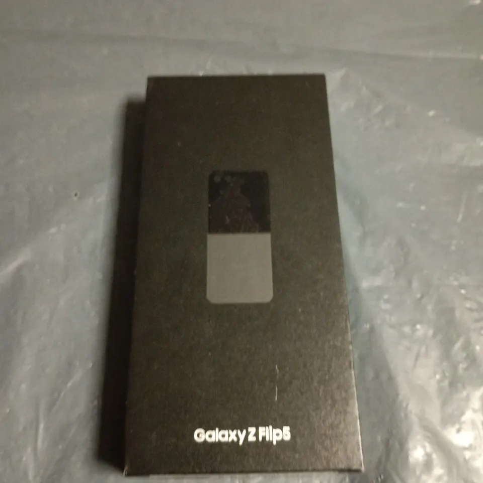 SAMSUNG GALAXY Z FLIP5 – BLACK, BOXED