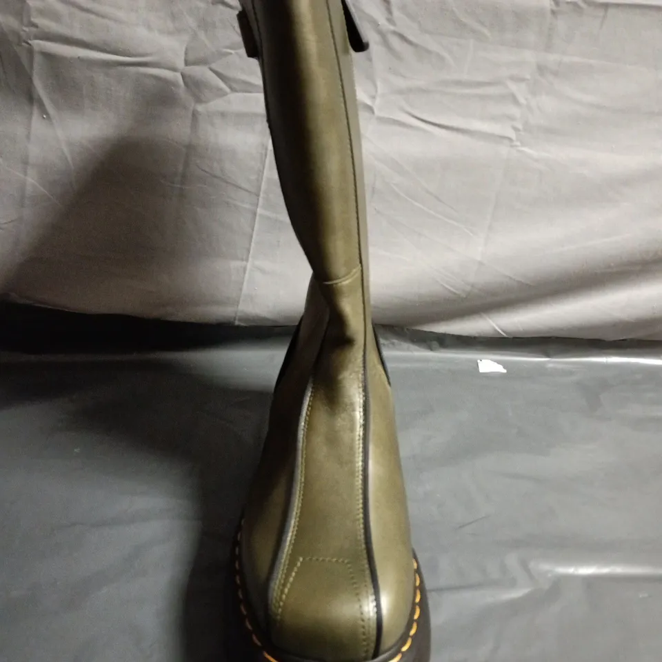 DR.MARTENS OLIVE GREEN LEATHER KNEE-HIGH BOOTS WITH SIDE ZIP AND CHUNKY SOLE - UK SIZE 7
