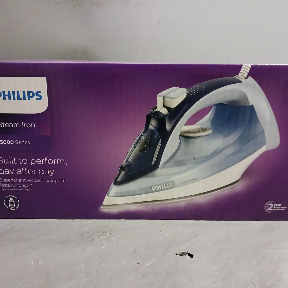 BOXED PHILIPS STEAM IRON 5000 SERIES 