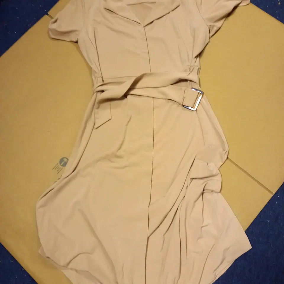 BRAND NEW RUTH LANGSFORD BELTED BEIGE DRESS - SIZE L