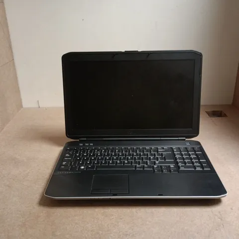 DELL LATITUDE E5530 LAPTOP