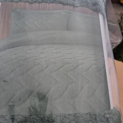 SIX BRAND NEW SUPER SNUGGLY TEDDY FLEECE DUVET SET WITH 2 PILLOW CASES KING