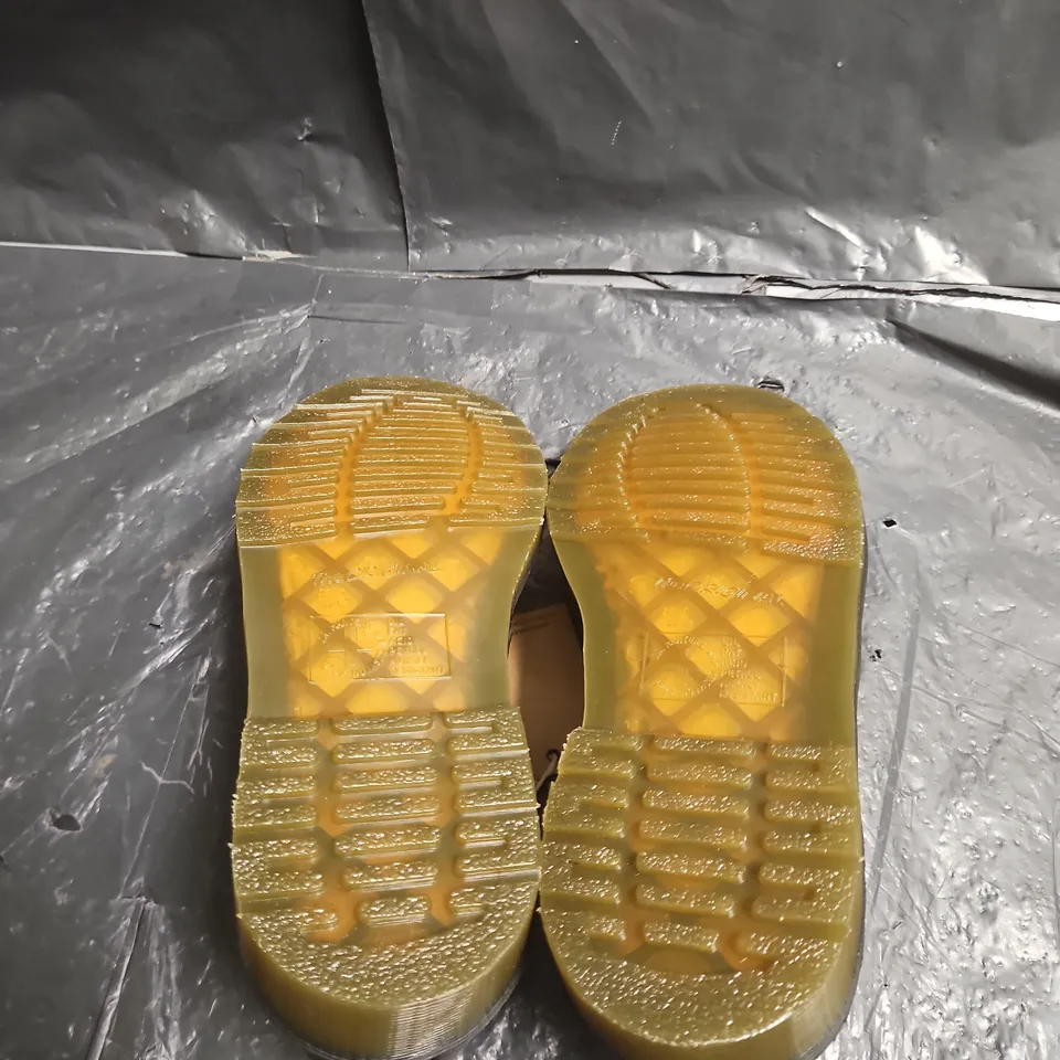 DR. MARTENS BLACK LEATHER SHOES, 3-EYELET OXFORD, YELLOW STITCHING – TAG ATTACHED UK SIZE 6 