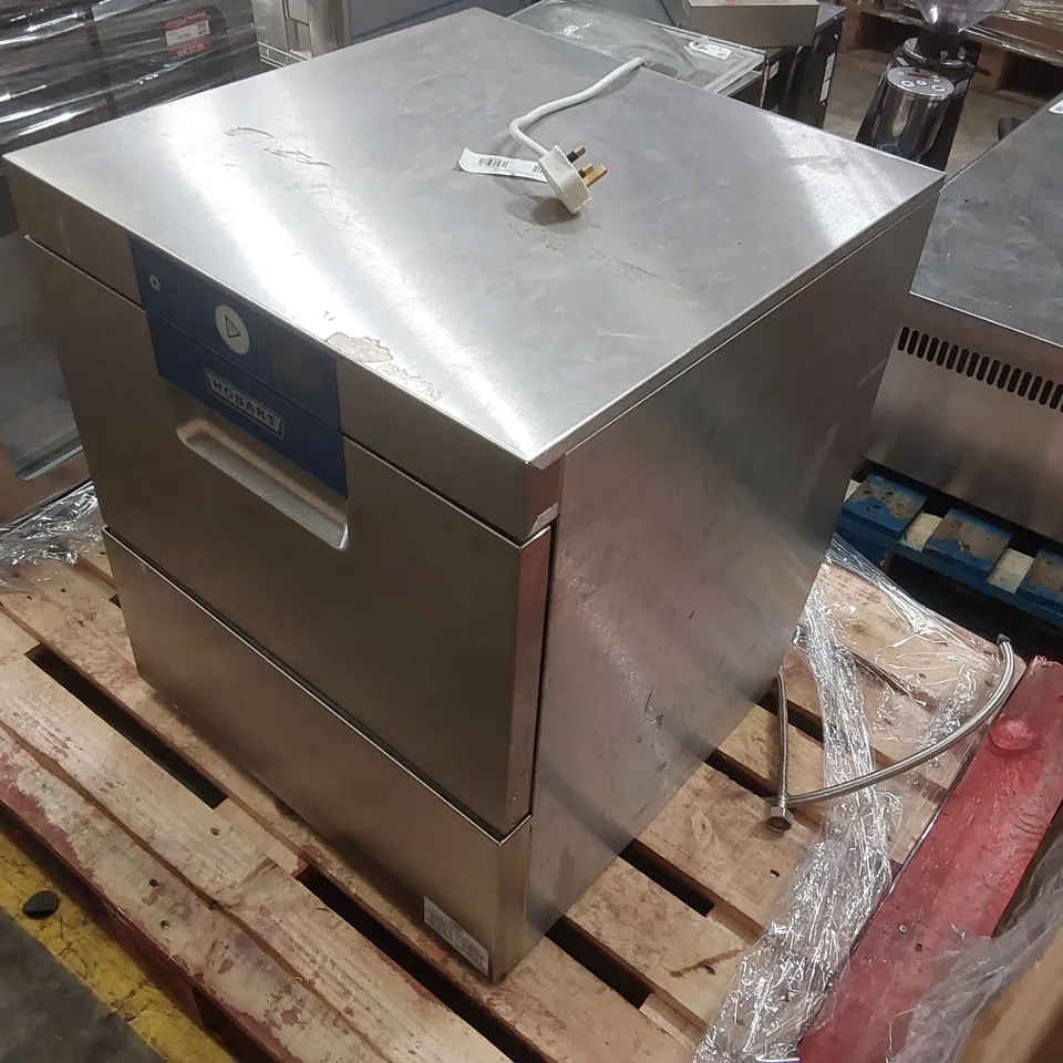 HOBART GXCS 11B UNDER COUNTER GLASS WASHER