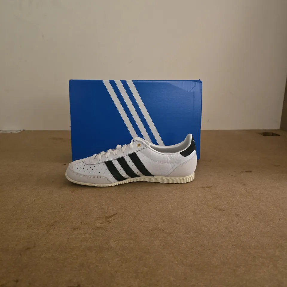 ADIDAS WHITE LEATHER SNEAKERS WITH BLACK STRIPES – JAPAN EDITION UK 6