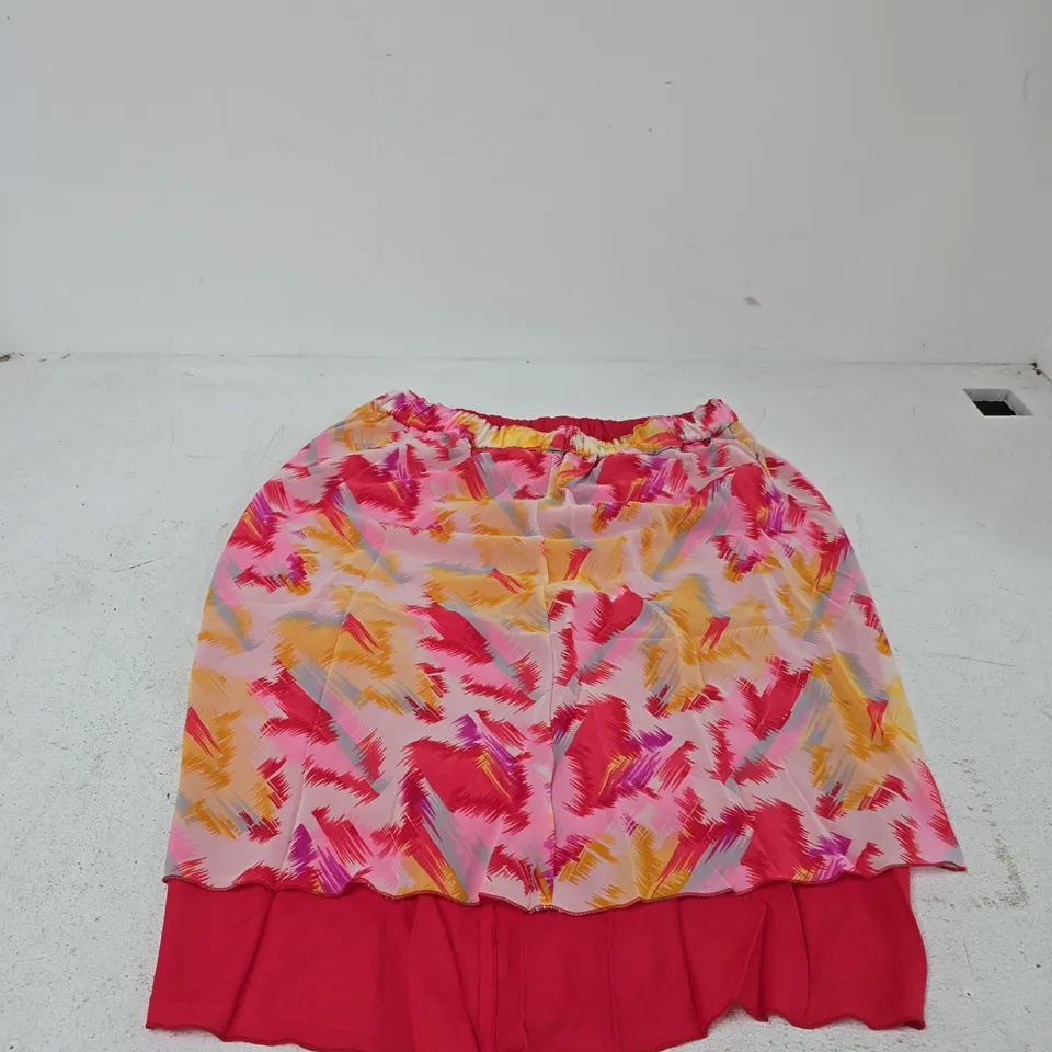 BOX OF APPROXIMATELY 50 TAMSY DRESSES 