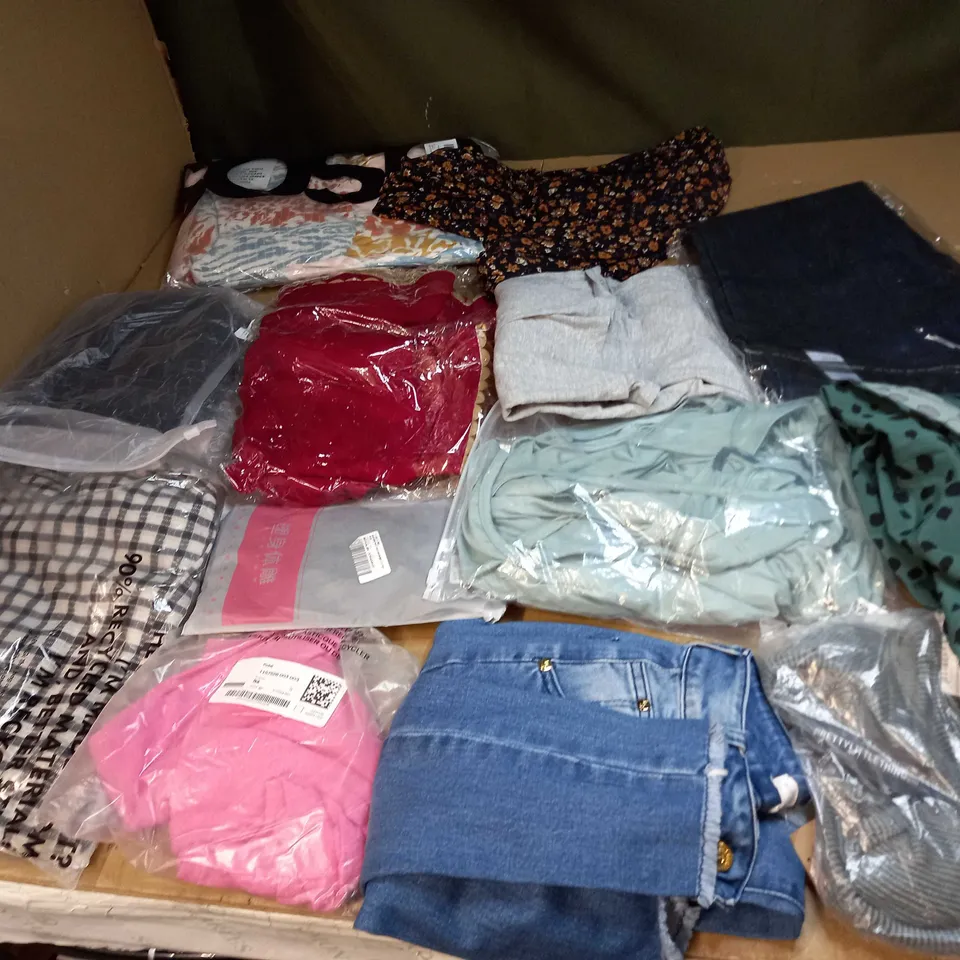 MEDUIM BOX OF ASSORTED CLOTHING ITEMS