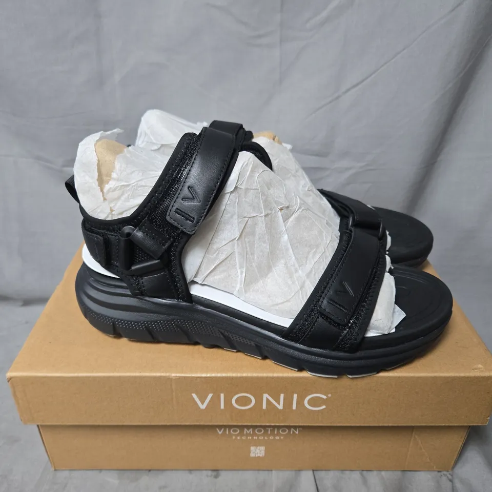 BOXED PAIR OF VIONIC WALK MAX SANDALS IN BLACK SIZE 7