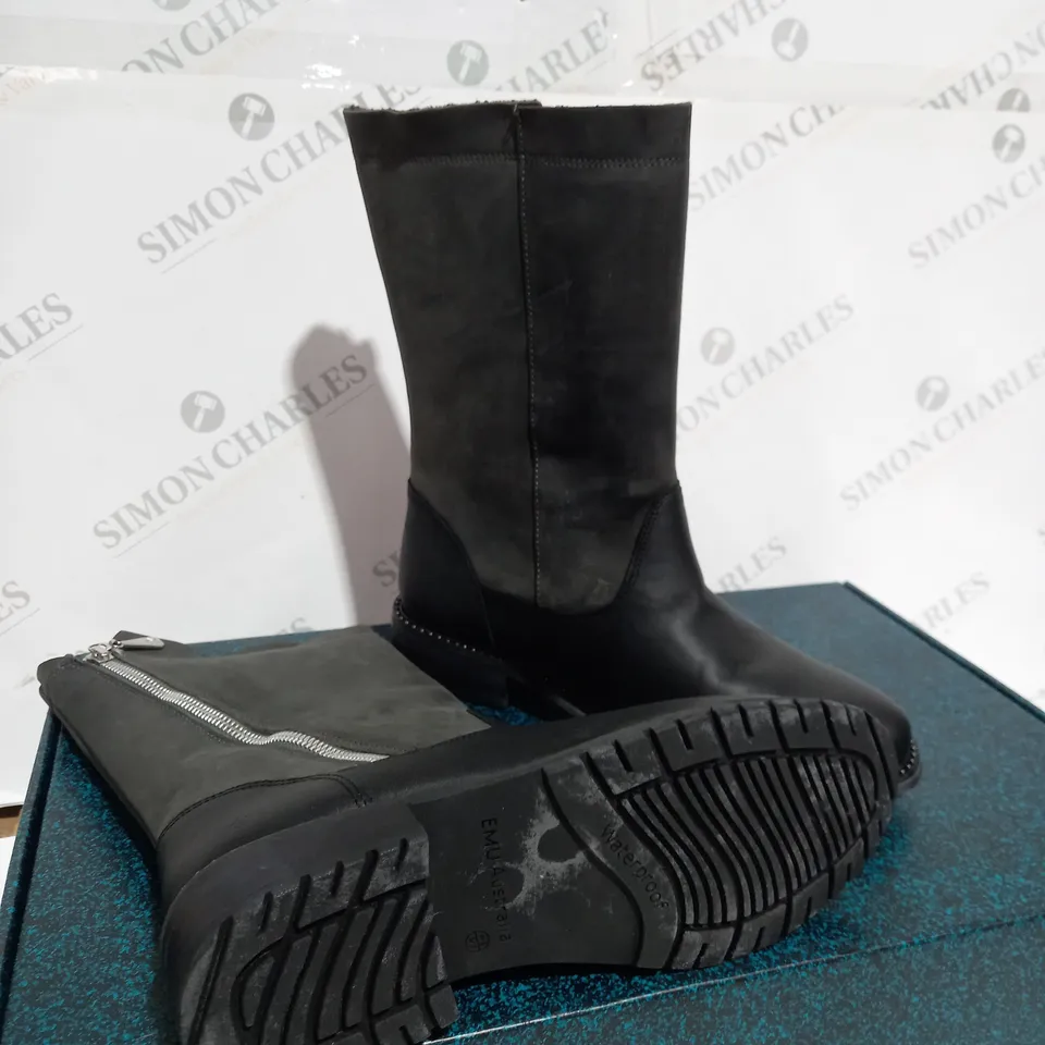 BOXED EMU EXPLORER BOOTS, BLACK/CHARCOAL - SIZE 7