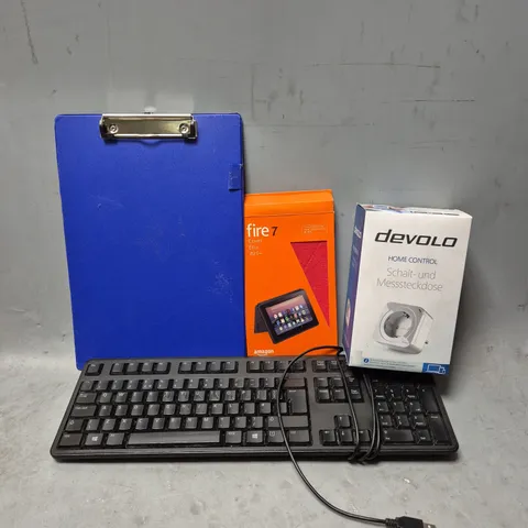 BOX OF APPROXIMATELY 20 ASSORTED ITEMS TO INCLUDE - CLIP BOARD , DELL KEYBOARD , FIRE 7 COVER ETC