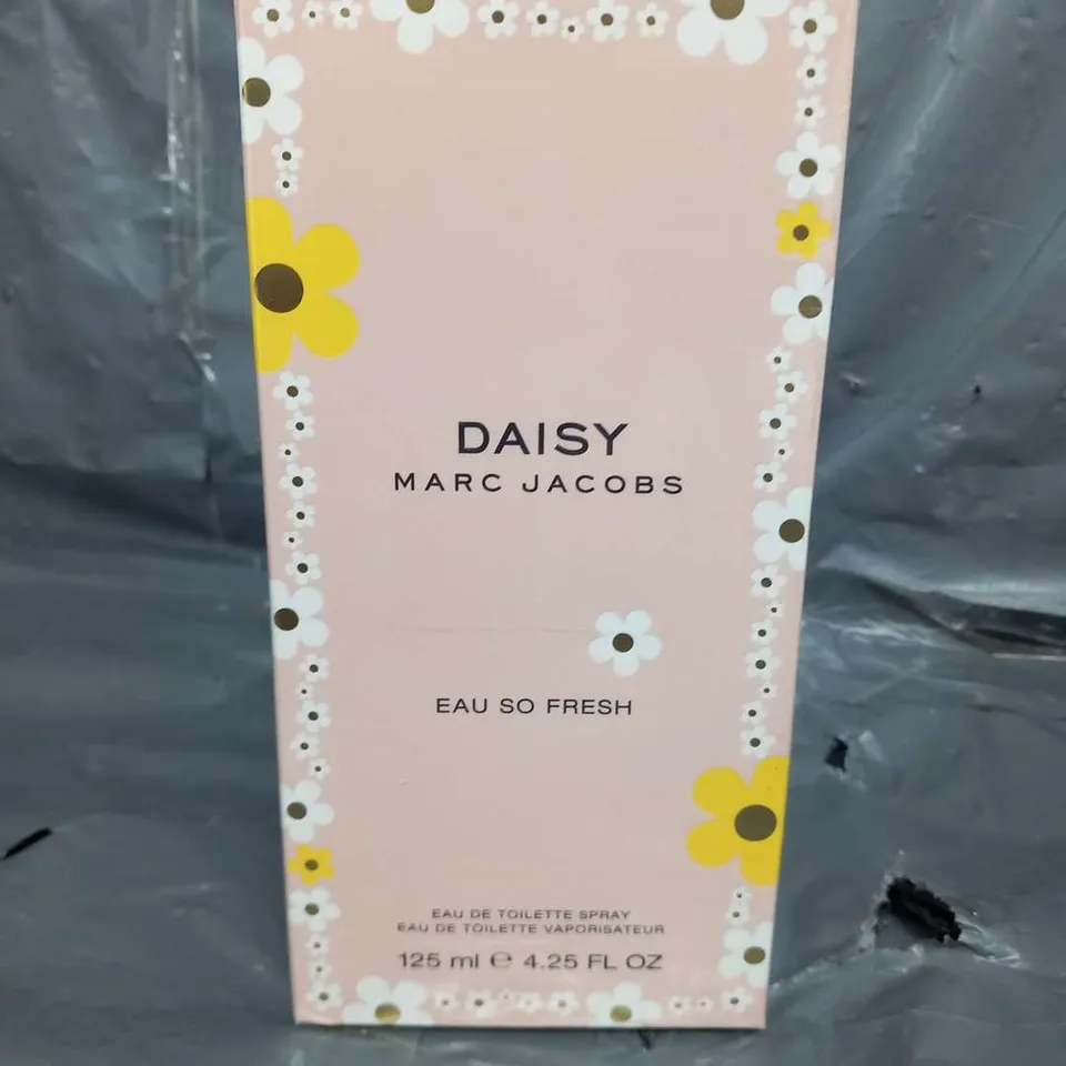 BOXED AND SEALED MARC JACOBS "DAISY" EAU DE TOILETTE SPRAY 125ML