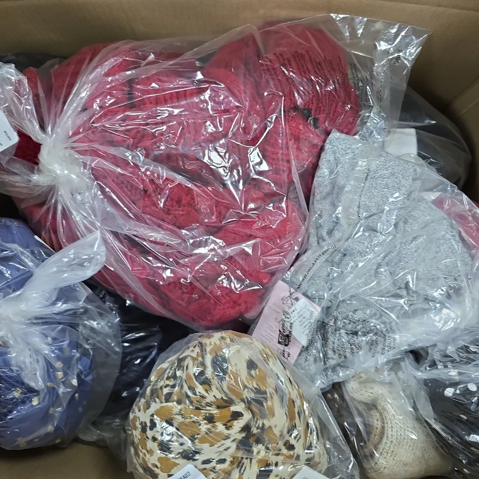 APPROXIMATELY 22 ASSORTED CLOTHING ITEMS IN VARIOUS SIZES, COLOURS & STYLES TO INCLUDE BRANDS SUCH AS FRANK USHER, APRICOT, WHITE STUFF, ETC - COLLECTION ONLY