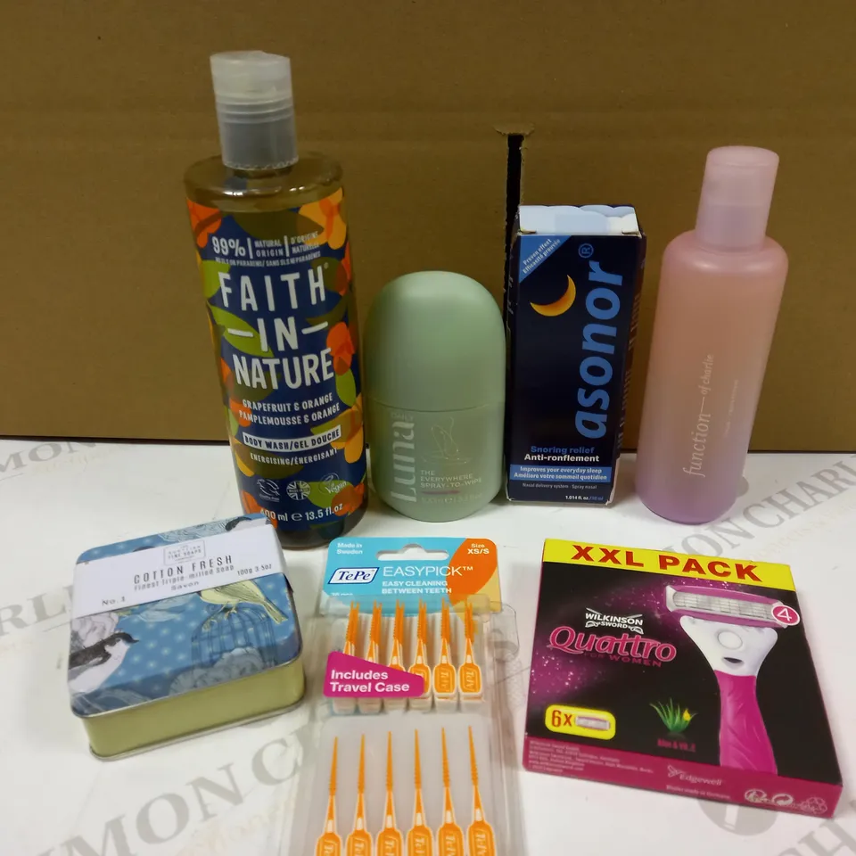 BOX OF APPROX 20 ITEMS TO INCLUDE FAITH IN NATURE BODY WASH, WILKINSON SWORD QUATTRO 4 PACK OF BLADES, FUNCTION OF CHARLIE CLEANSER