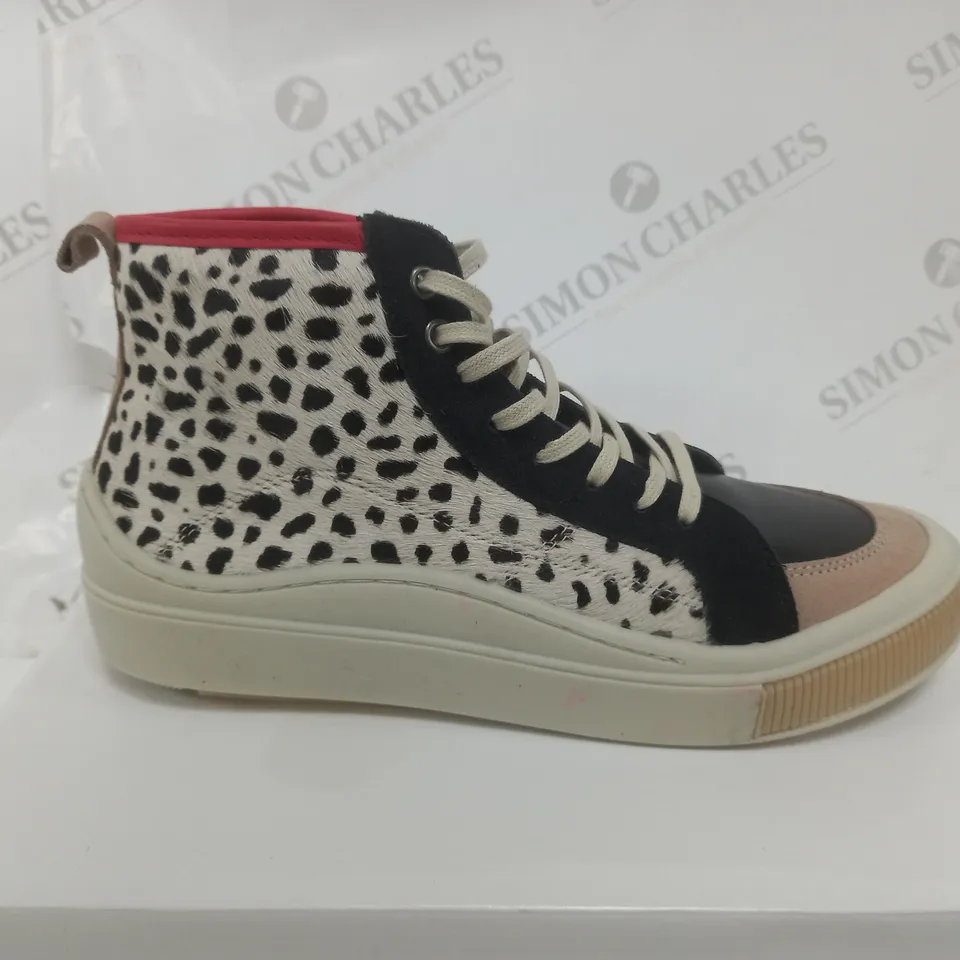 BOXED PAIR OF MODA IN PELLE BEATRYCE HIGH TOP TRAINERS IN LEOPARD PRINT DESIGN EU SIZE 40