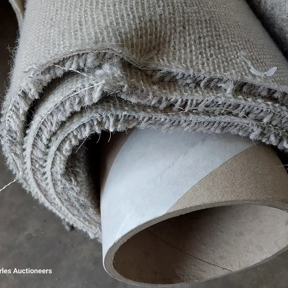 ROLL OF QUALITY DIM HEATHERS CARPET APPROXIMATELY 5M × 2.11M
