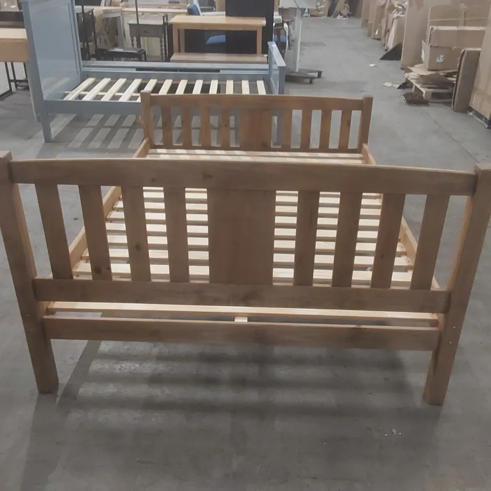 CHESAPEAKE BED FRAME SIZE: DOUBLE (4'6)